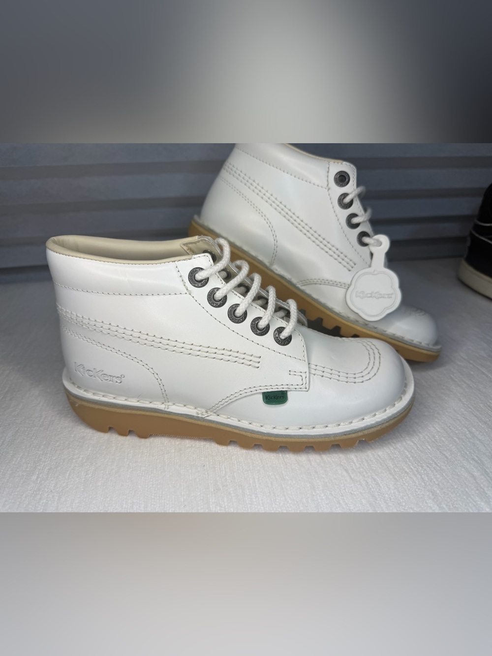 Kickers Women’s White Leather Lace-Up Boots with Gum Sole/ EUR 36 (5.5-6 US)